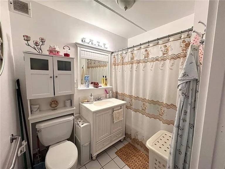 7914 Rockaway Beach Blvd - Photo 4 of 4