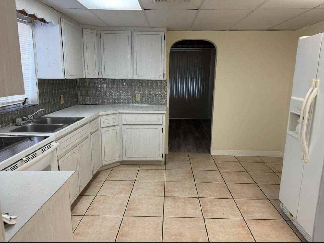 3565 58th Ave N - Photo 4 of 7