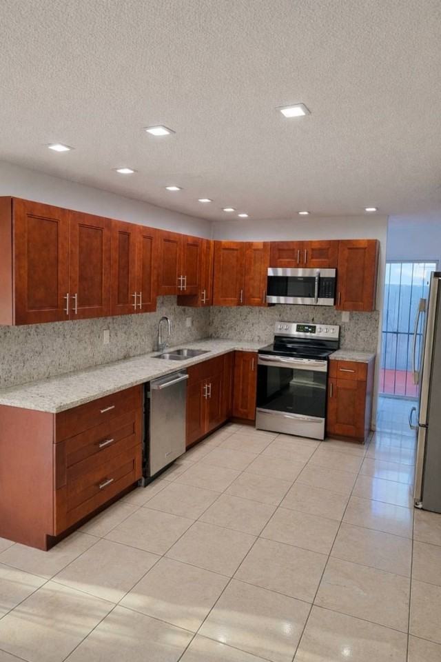 1220 Sw 78th Ave - Photo 5 of 15