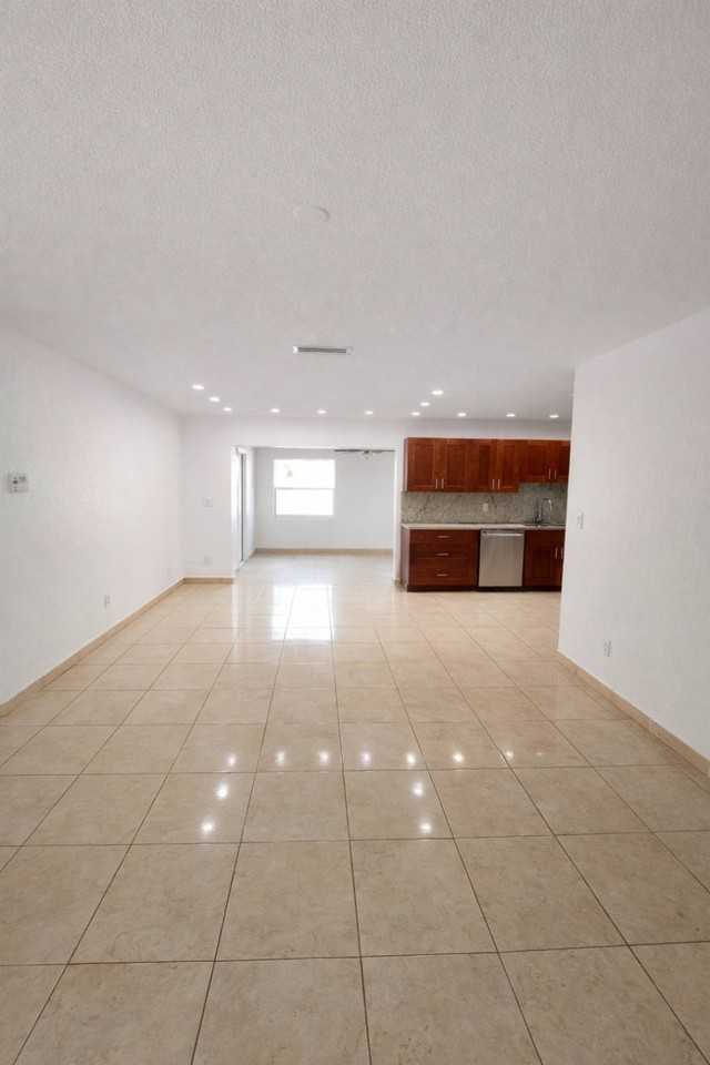 1220 Sw 78th Ave - Photo 7 of 15