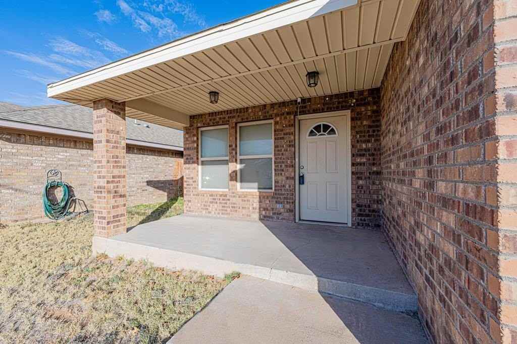1121 Laredo Dr - Photo 2 of 25