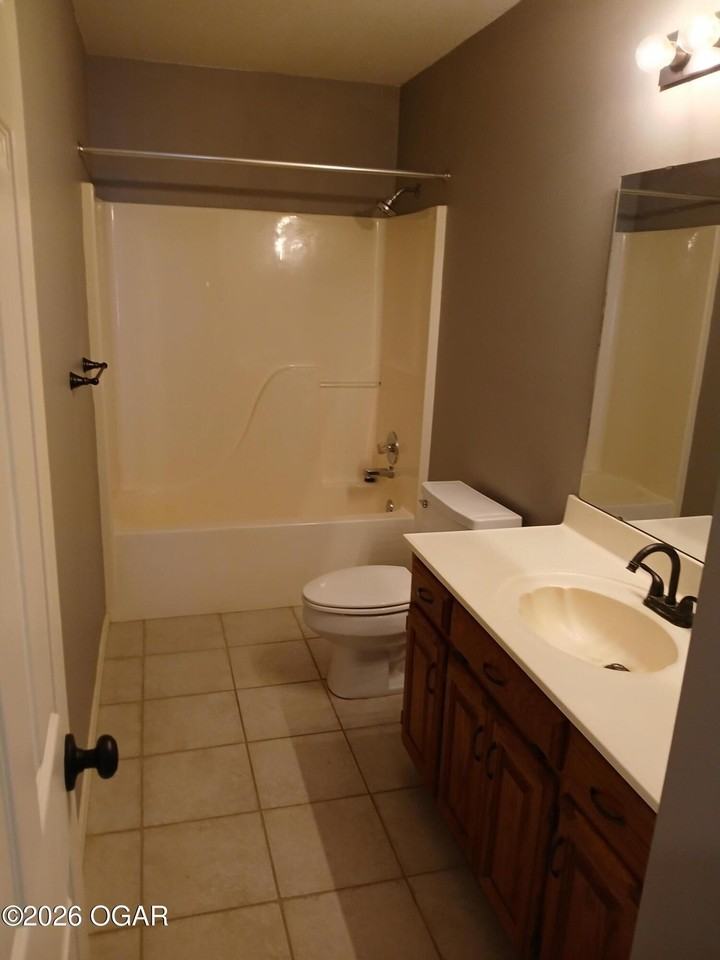 3301 Poplar Ct - Photo 7 of 9