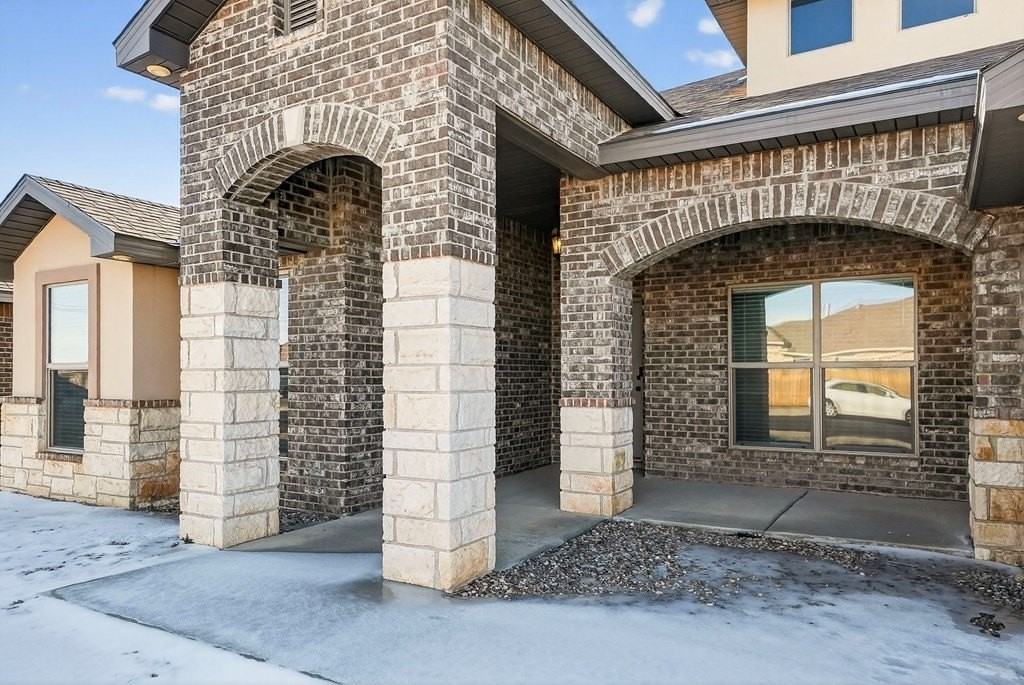 1900 Friendship Ct - Photo 4 of 50