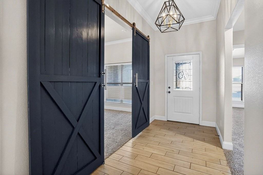 1900 Friendship Ct - Photo 5 of 50