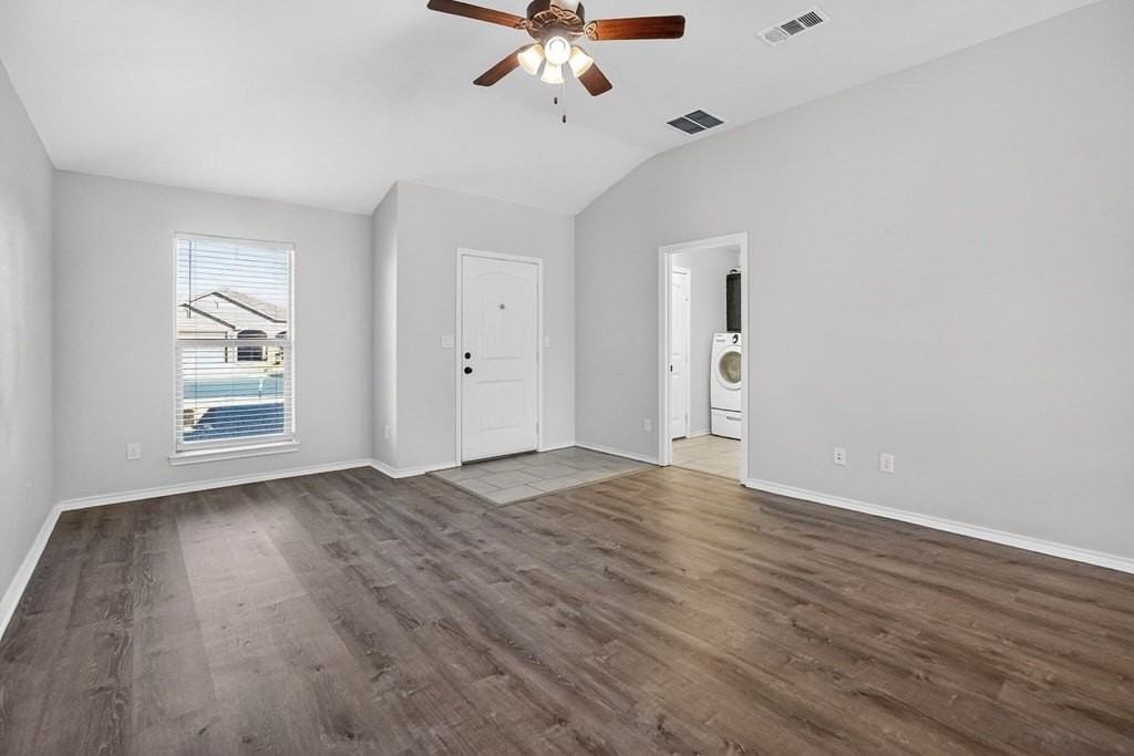 1602 Rattler Ln - Photo 5 of 37