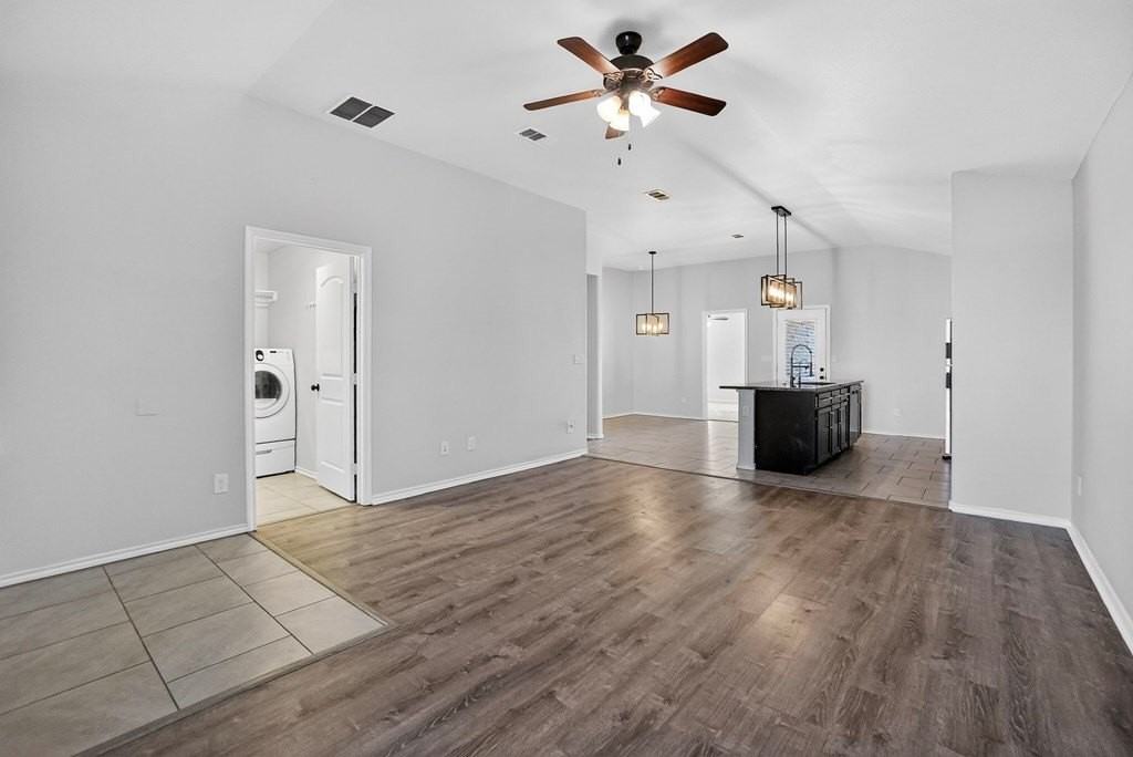 1602 Rattler Ln - Photo 6 of 37