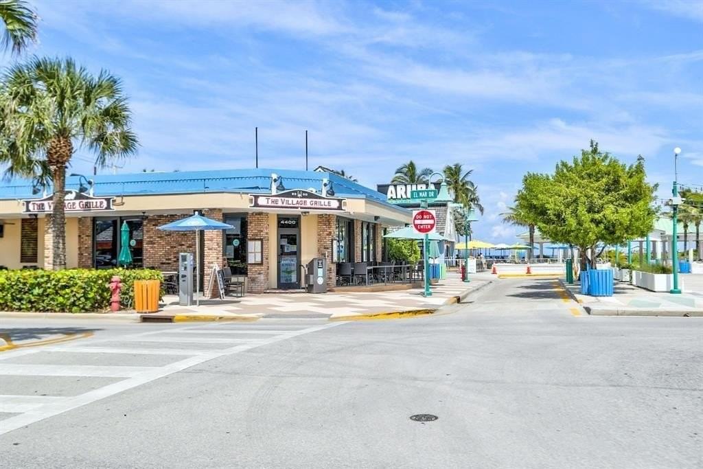 210 Washingtonia Ave - Photo 3 of 50