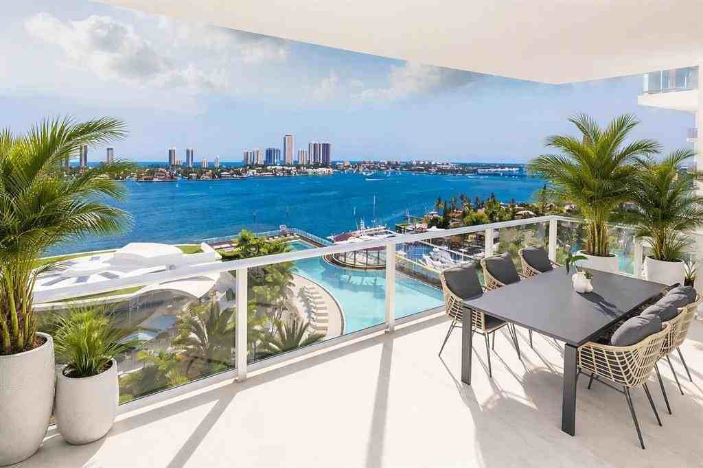 220 Lake Shore Dr #802