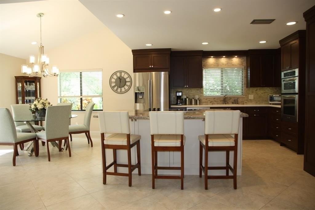 2662 Nw 42nd St - Photo 3 of 31