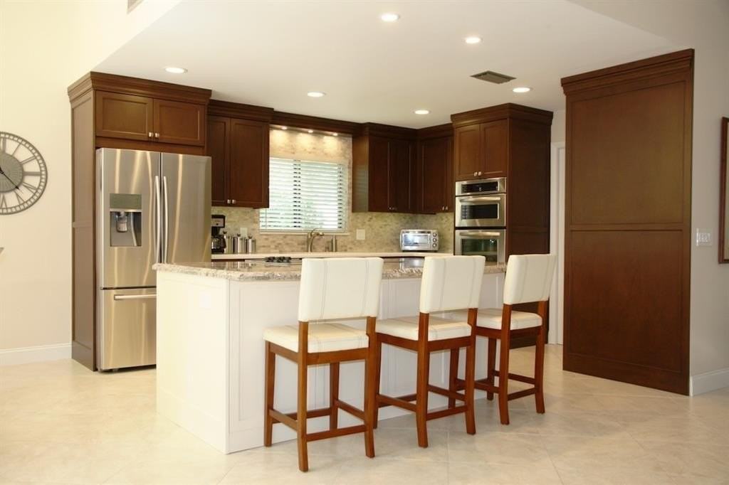 2662 Nw 42nd St - Photo 4 of 31