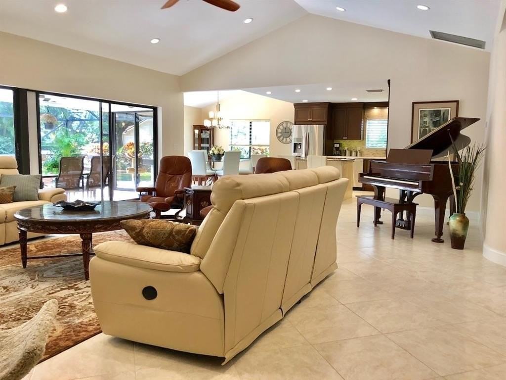 2662 Nw 42nd St - Photo 6 of 31