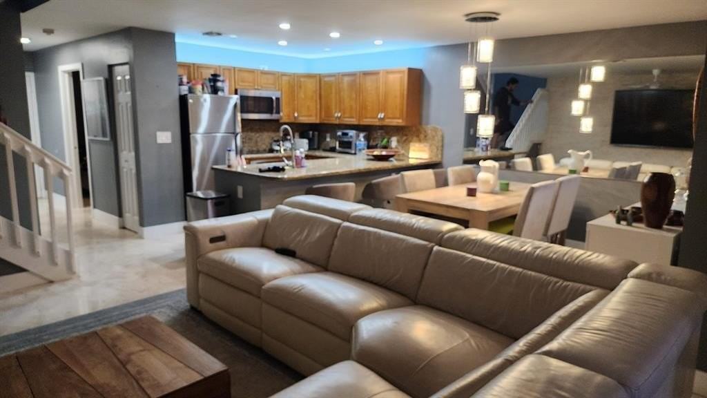 787 Crystal Lake Dr - Photo 2 of 9