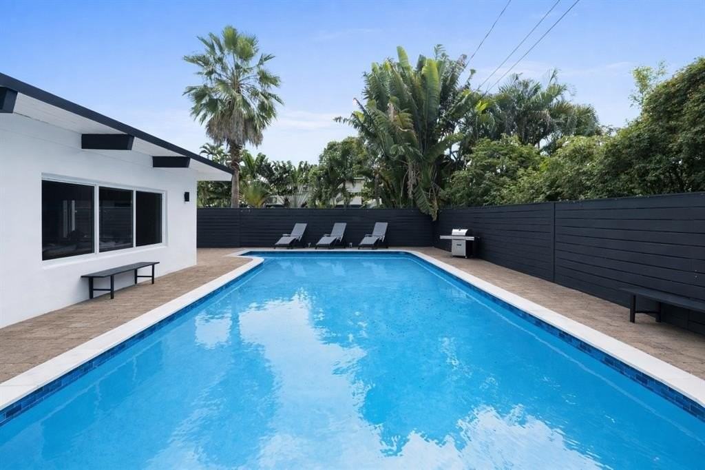 100 Ne 22nd St - Photo 5 of 16