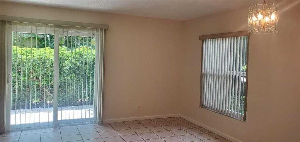 10571 Nw 45th St - Photo 7 of 23