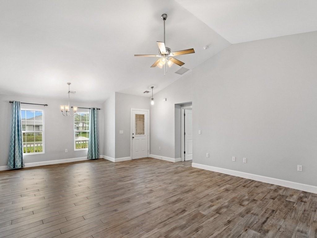 525 Fleming St - Photo 4 of 28