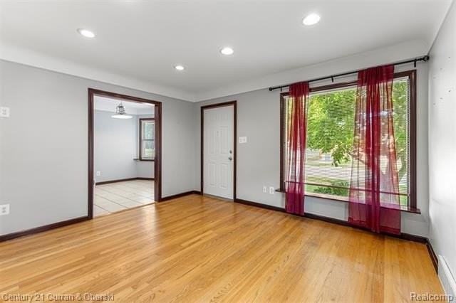 9299 Becker Ave - Photo 4 of 42