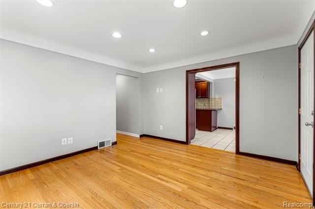 9299 Becker Ave - Photo 6 of 42