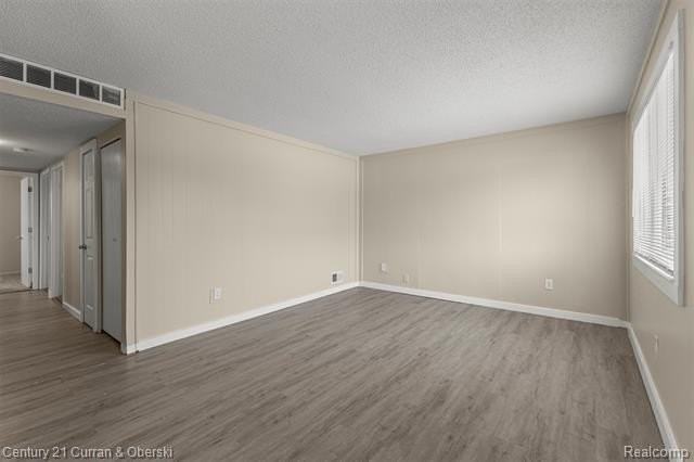 6516 Oak St - Photo 4 of 20