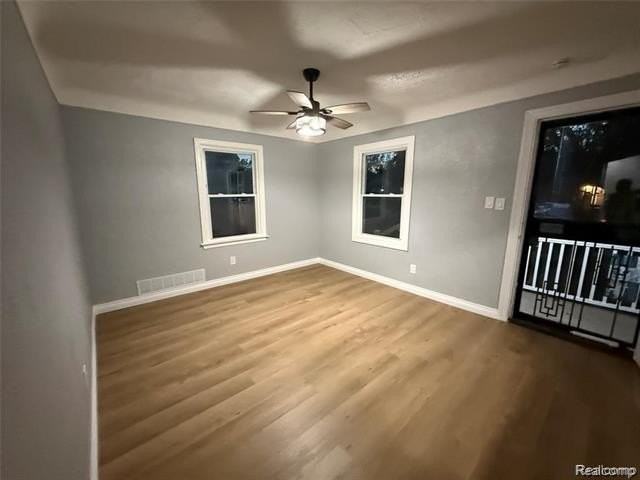 20084 Greenview Ave - Photo 3 of 11