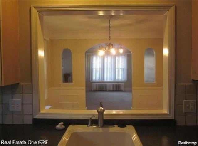 1005 Beaconsfield Ave - Photo 4 of 11