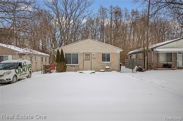 21046 Wakedon St - Photo 2 of 33