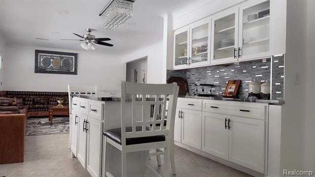 13900 Village Ln - Photo 5 of 30