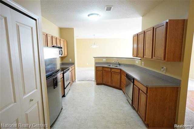 16869 Hawick Ln #5 - Photo 4 of 15