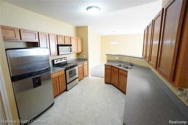 16869 Hawick Ln #5 - Photo 7 of 15