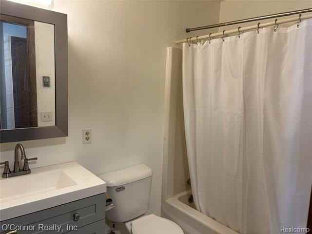 1975 Michigan Ave - Photo 3 of 8