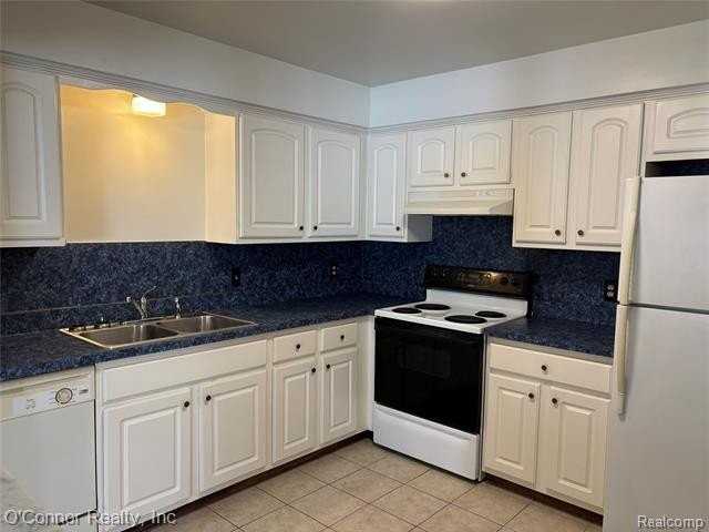 1975 Michigan Ave - Photo 7 of 8