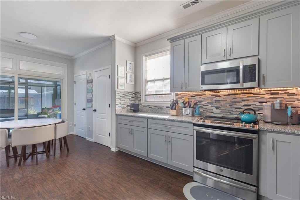 611 Hidden Falls Ln - Photo 5 of 45