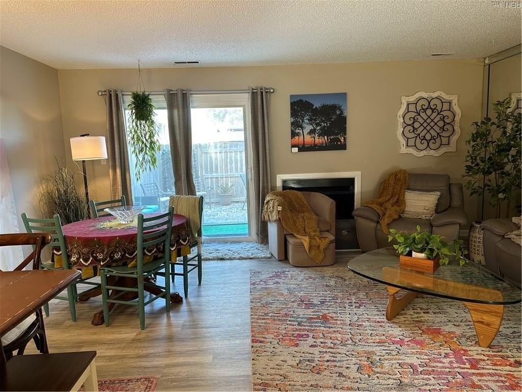 912 C Ave #C - Photo 3 of 38