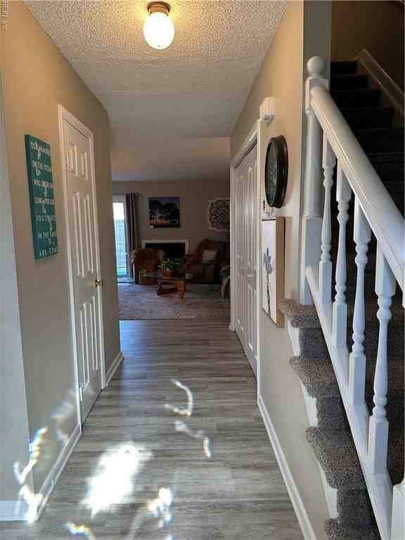 912 C Ave #C - Photo 4 of 38