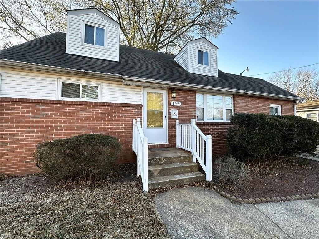 4749 Deerfield Ln - Photo 2 of 32