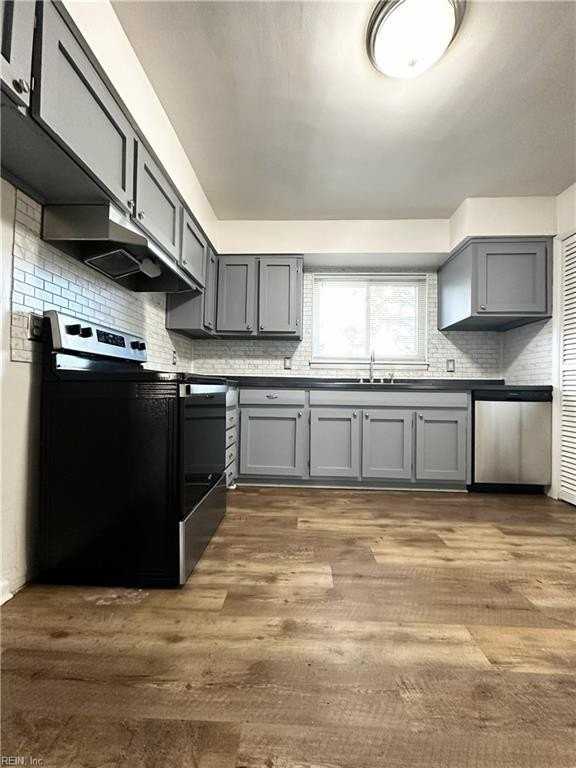 4749 Deerfield Ln - Photo 7 of 32