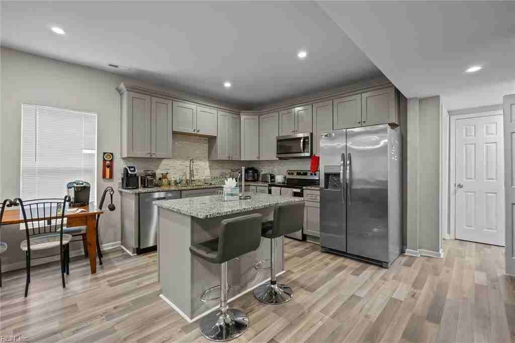 926 W 26th St - Photo 4 of 29