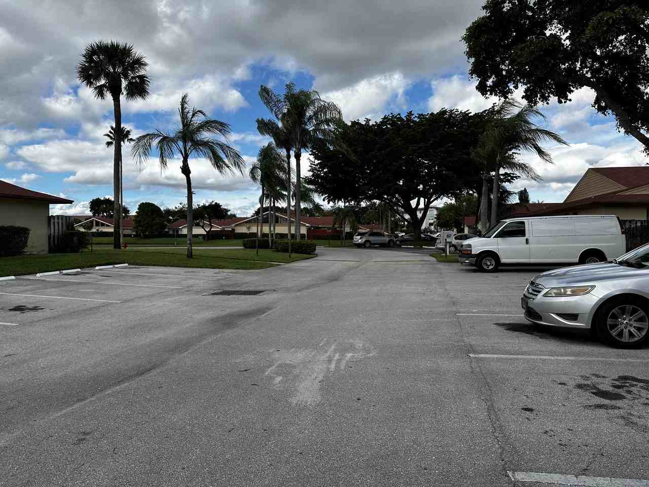 4326 Woodstock Dr #C - Photo 7 of 39