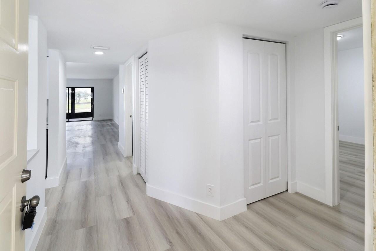 7270 Ashford Pl #106 - Photo 5 of 50