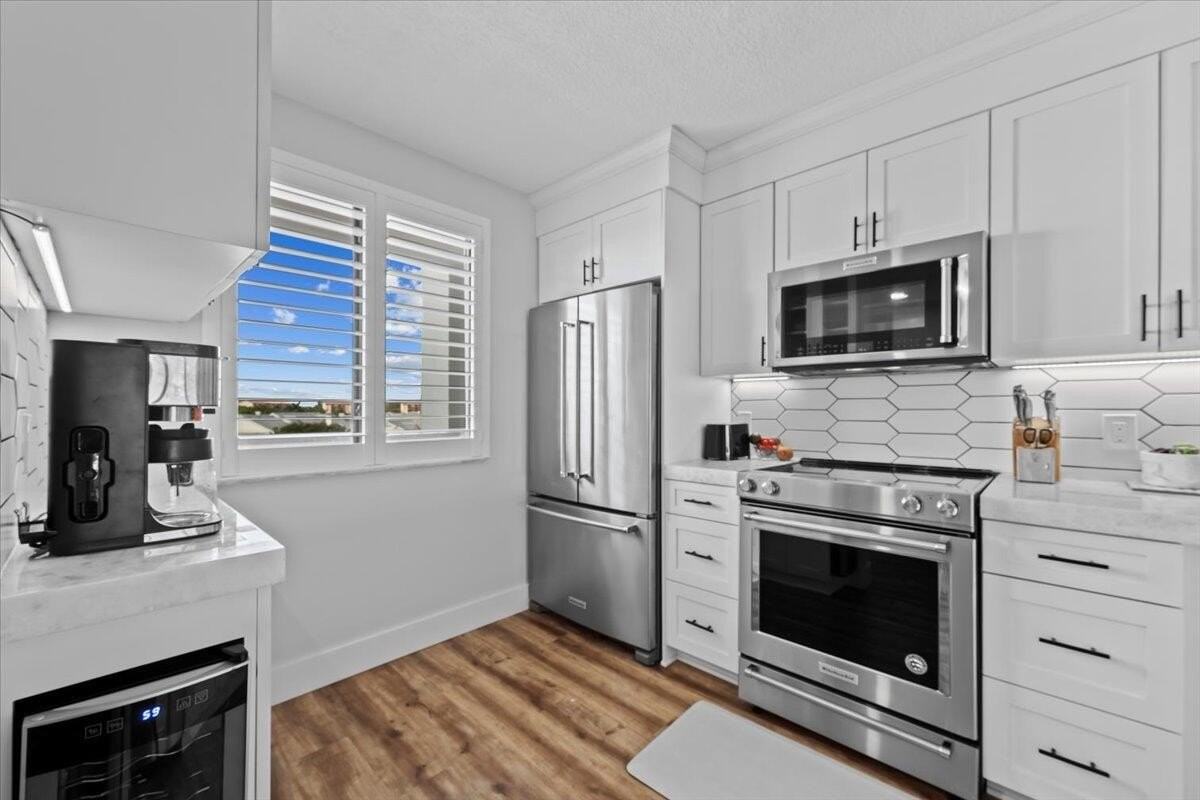 201 S Seas Dr #404 - Photo 4 of 30