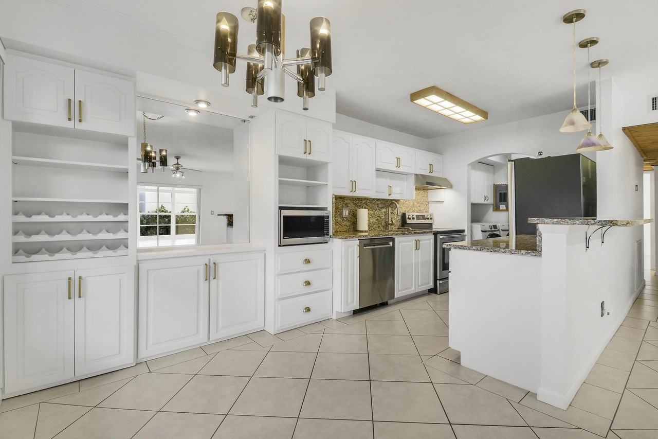 964 Nw Spruce Ridge Dr #D1 - Photo 3 of 33