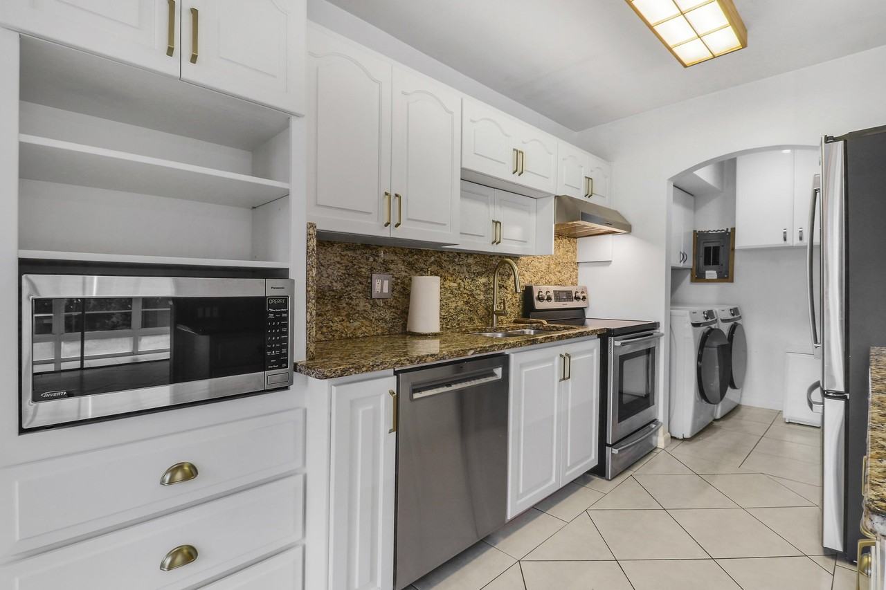 964 Nw Spruce Ridge Dr #D1 - Photo 4 of 33