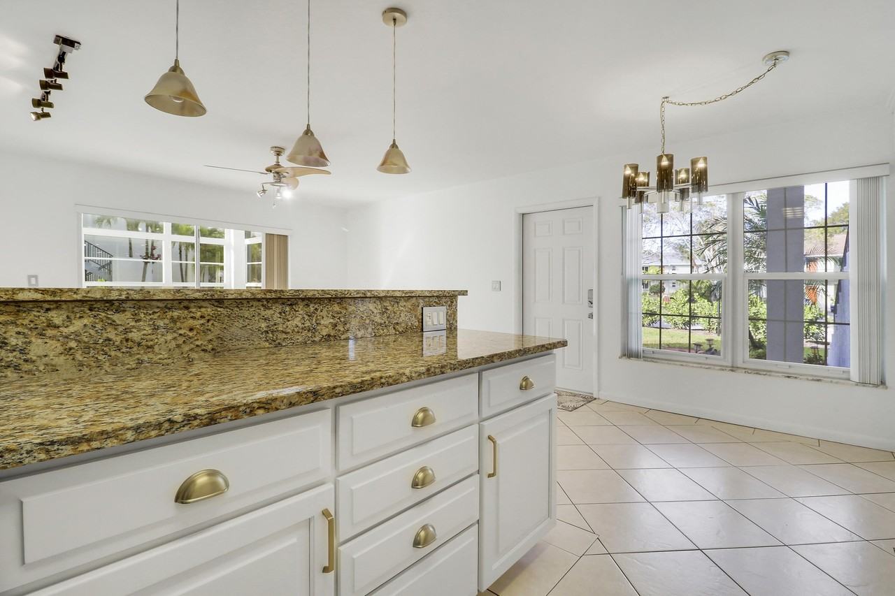 964 Nw Spruce Ridge Dr #D1 - Photo 7 of 33