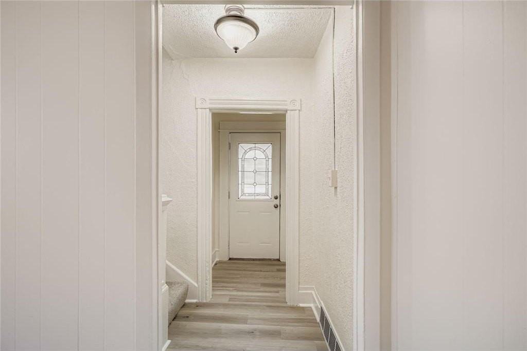 84 Isabel St Street W - Photo 6 of 17