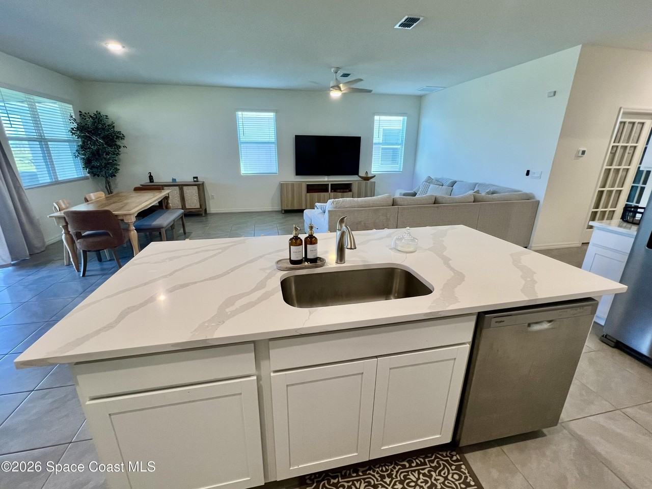 1525 Criswell Ln Se - Photo 5 of 26