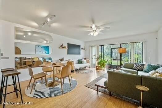 33 Cove Rd - Photo 3 of 34