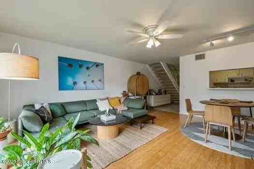 33 Cove Rd - Photo 7 of 34