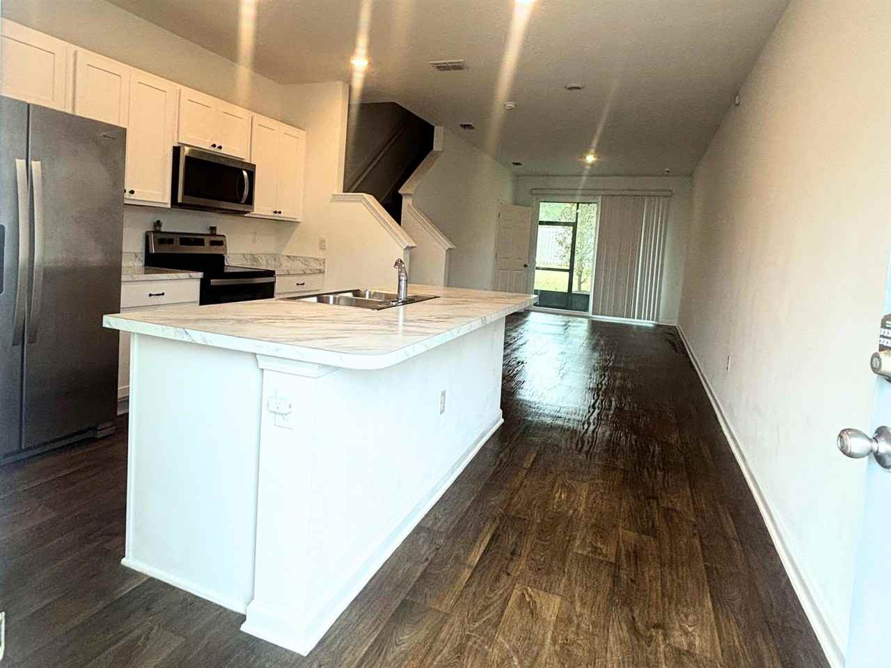 73 Elmhurst Ln - Photo 5 of 21