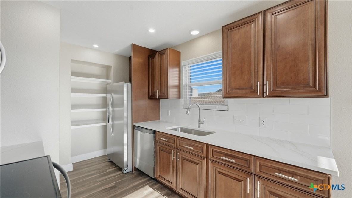 1005 N Lbj Dr Apt B5 #B5 - Photo 7 of 33