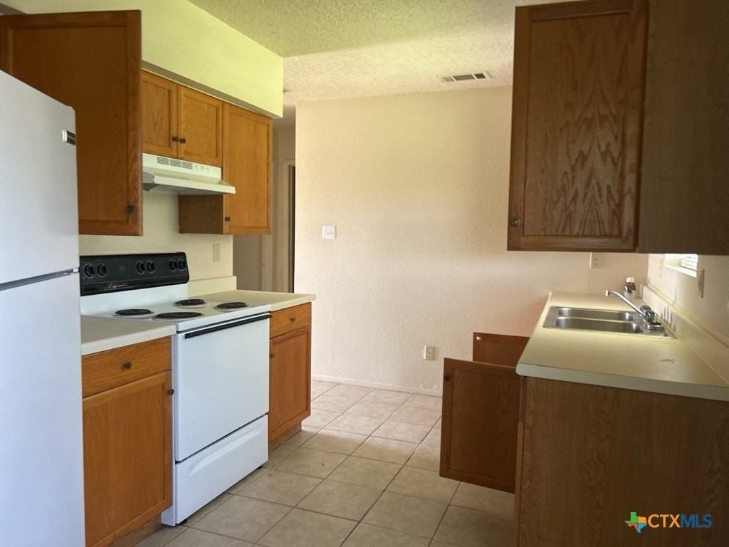 903 N Main St Apt A #A - Photo 2 of 8