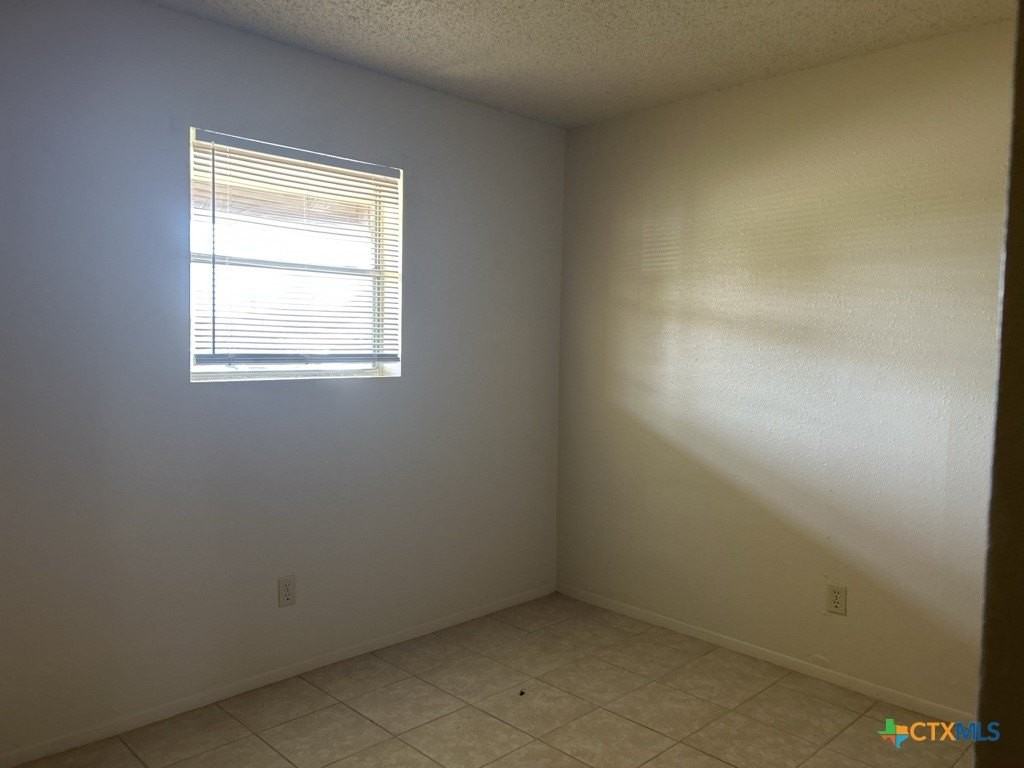 903 N Main St Apt A #A - Photo 3 of 8